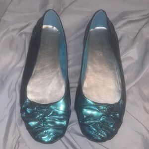 textured metallic finish flats W10